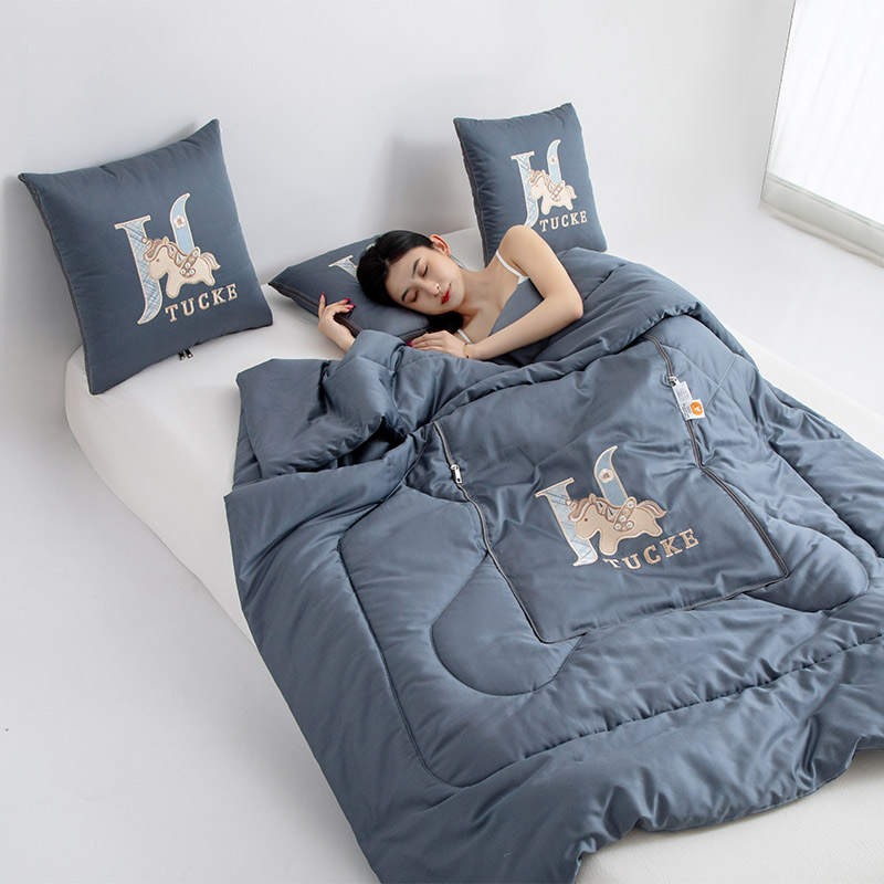 高档长绒棉刺绣抱枕被子两用