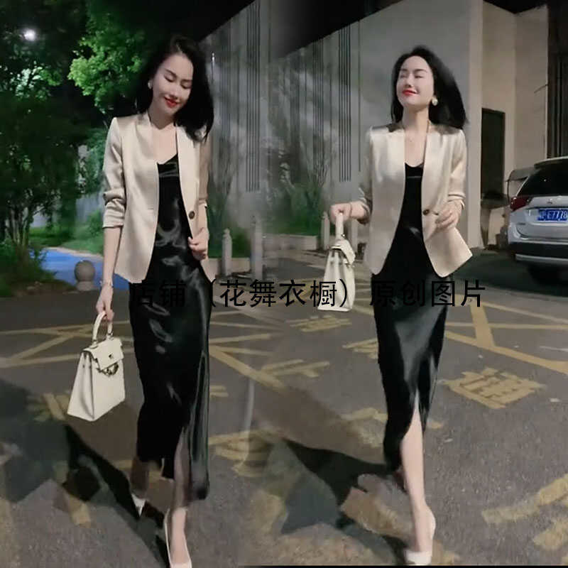 女神范缎面吊带连衣裙气质显瘦