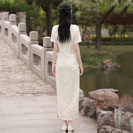 爱旗中式复古长款走秀款新款修身短袖女演出服蕾丝改良旗袍2024白