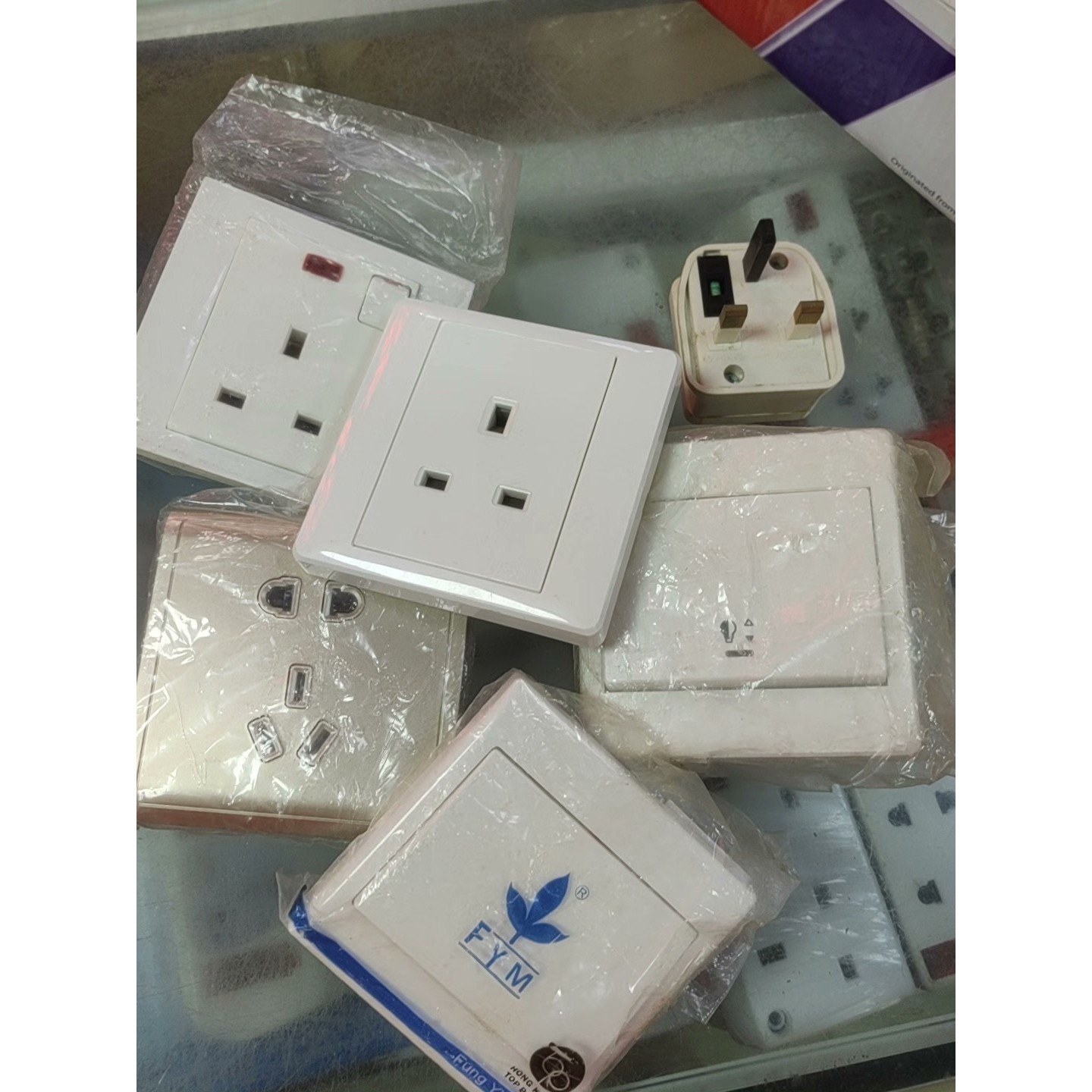 (议价)施耐德奇胜E2000 13A插座1个,元雅13A灯制插座1个询价