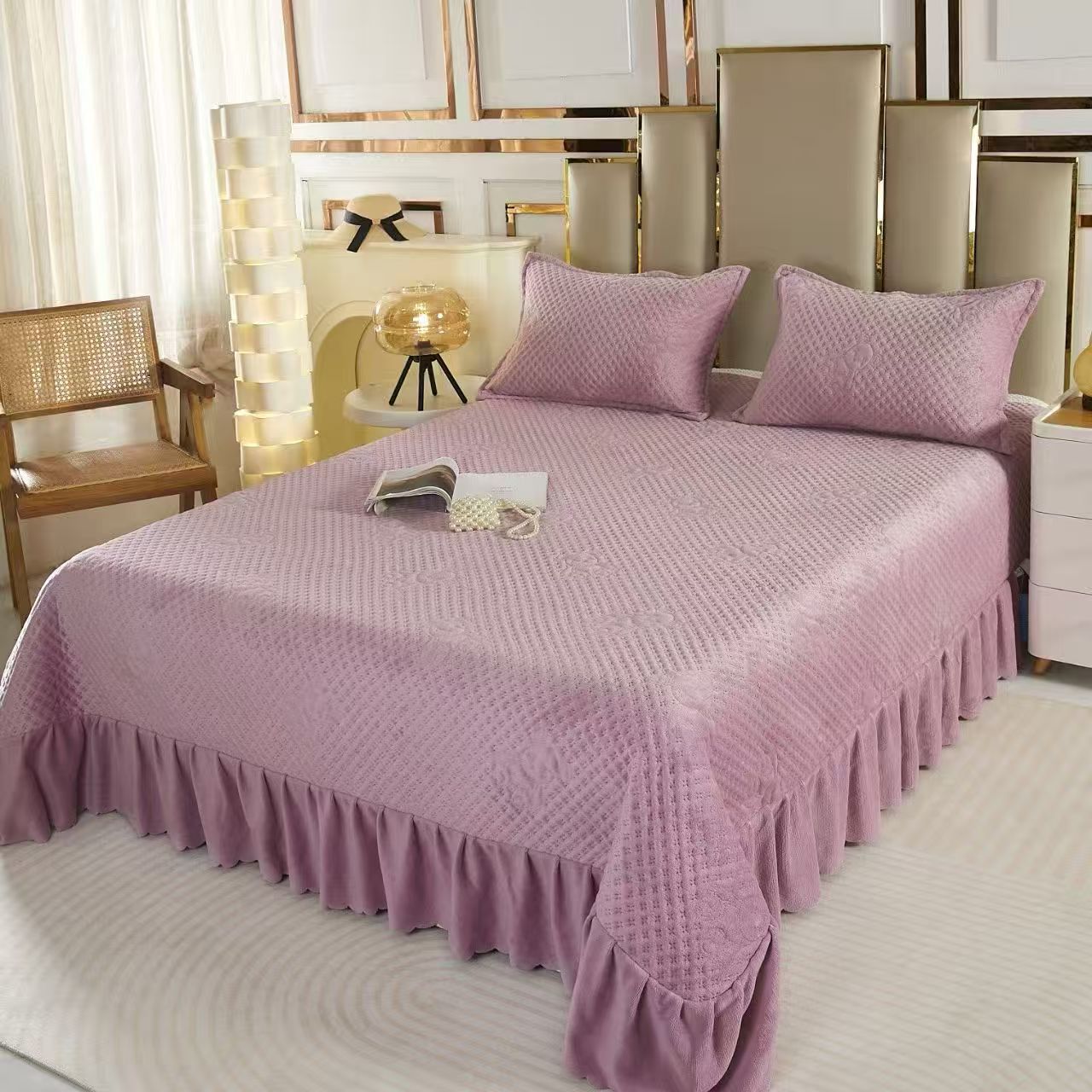 一号童品社  牛奶绒小熊图案花边床盖【CG33】