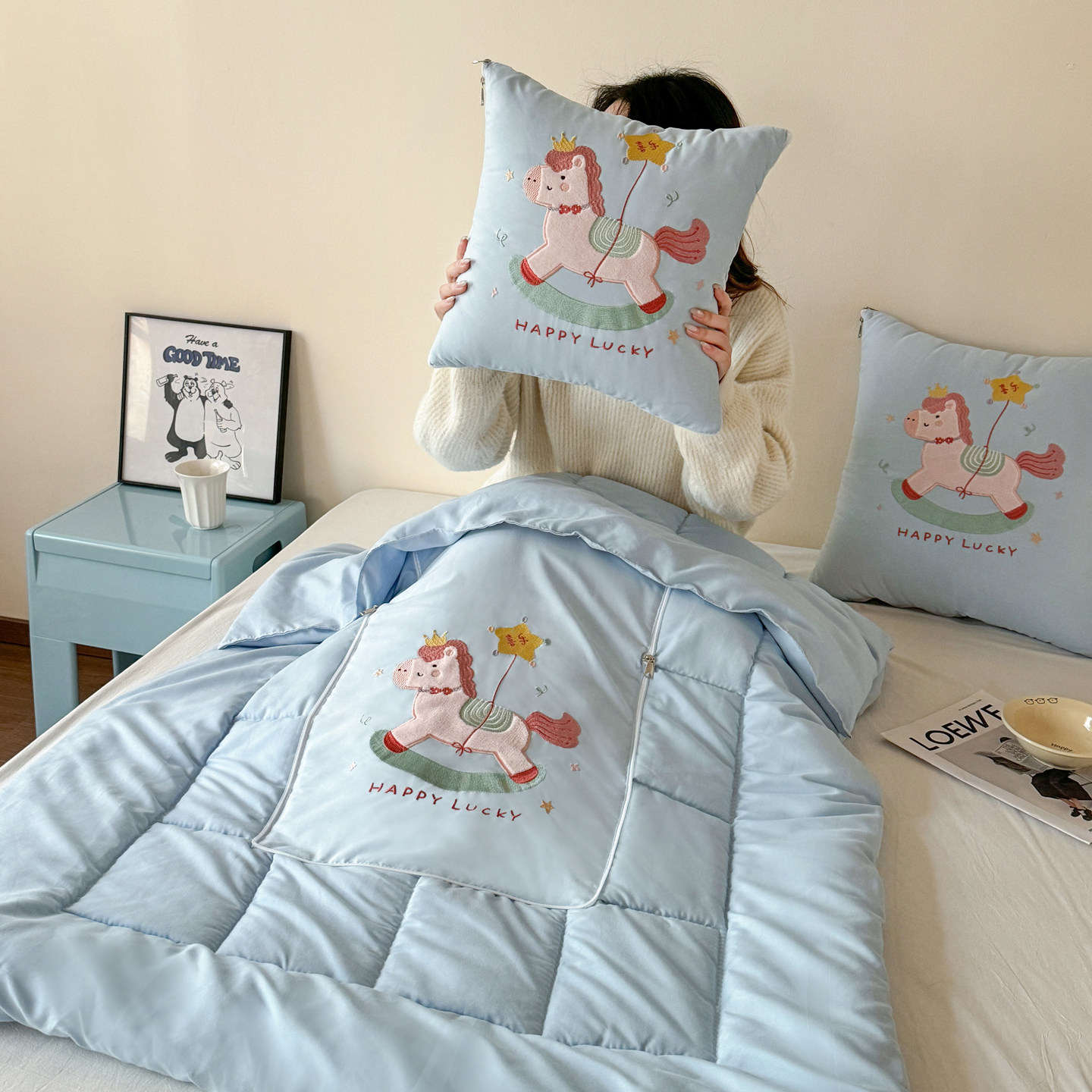 马年新款四季沙发抱枕被子两用二合一靠枕毯车载礼物办公室枕头被