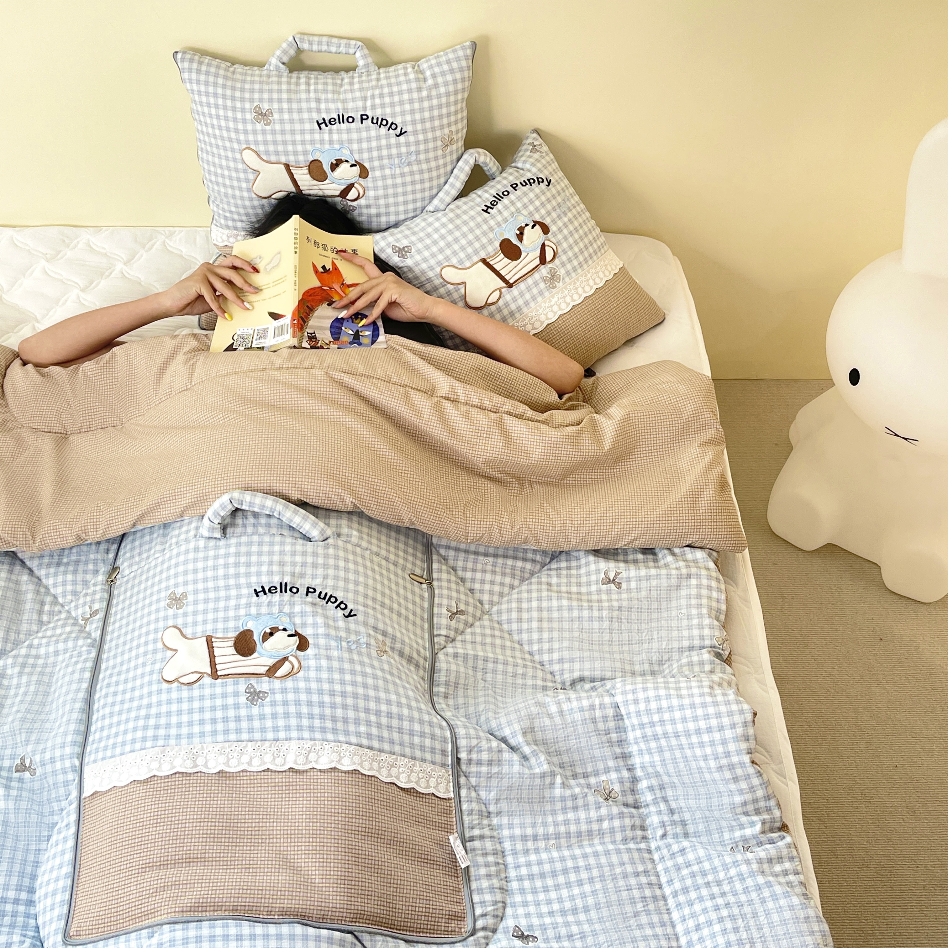 卡通蕾丝折叠抱枕被子两用午睡毯二合一办公室车载靠垫四季空调被