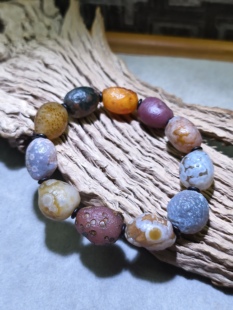 阿拉善戈壁玛瑙老花眼原石手串尺寸1.7左右