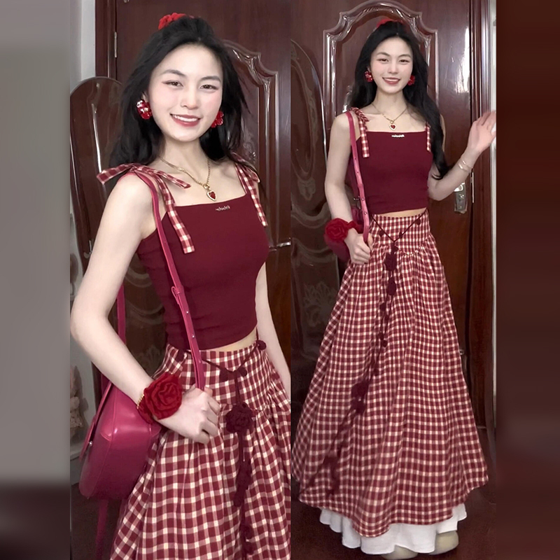 独特漂亮穿搭两件套装女夏季2025春新款红色吊带格子半身连衣裙子