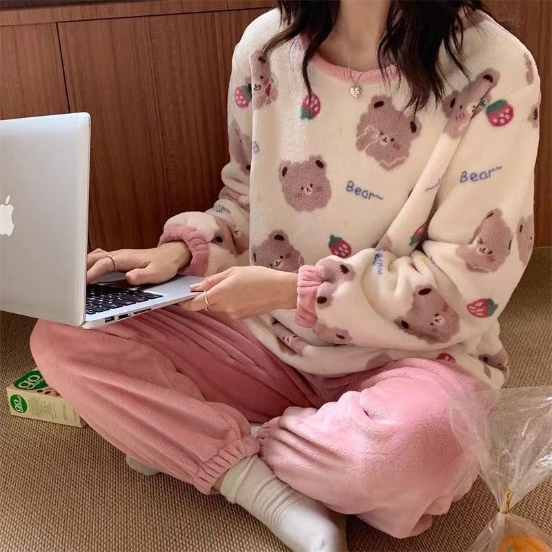 网红直播甜美草莓小熊睡衣女法兰绒加厚圆领秋冬可爱卡通休闲套装