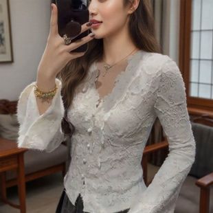 三吉同款【花漓】立体肌理感蕾丝花边打底衫
