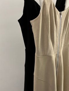 小历家方领收腰显瘦针织吊带长裙女2023年新款春夏无袖连衣裙