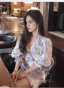 地球店冰蓝色法式桔梗宫廷风泡泡袖收腰显瘦V领连衣裙女夏季