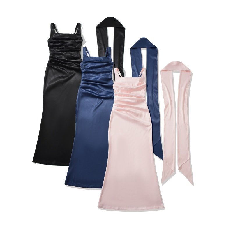 缎面挂脖褶皱修身长裙 气质方领吊带礼服裙 晚宴约会优雅连衣裙