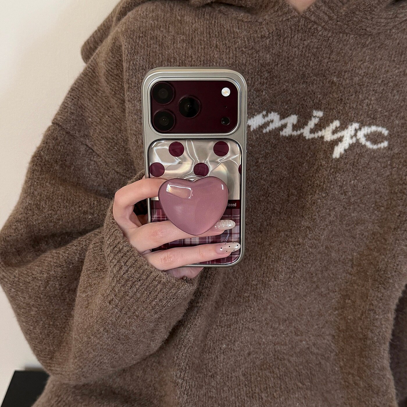 DEMIU格纹波点复古酒红爱心支架18韩系17适用18pro苹果18ProMax手机壳iPhone16pro全包新17Promax保护套
