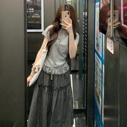 夏日miu系穿搭木耳边拼接上衣格纹撞色半身裙两件套时尚减龄通勤