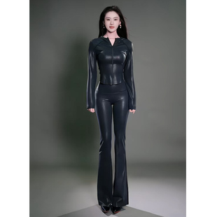 显瘦四面弹 紧身修身 2026年酷黑极简风黑色高腰微喇PU皮裤 女长裤