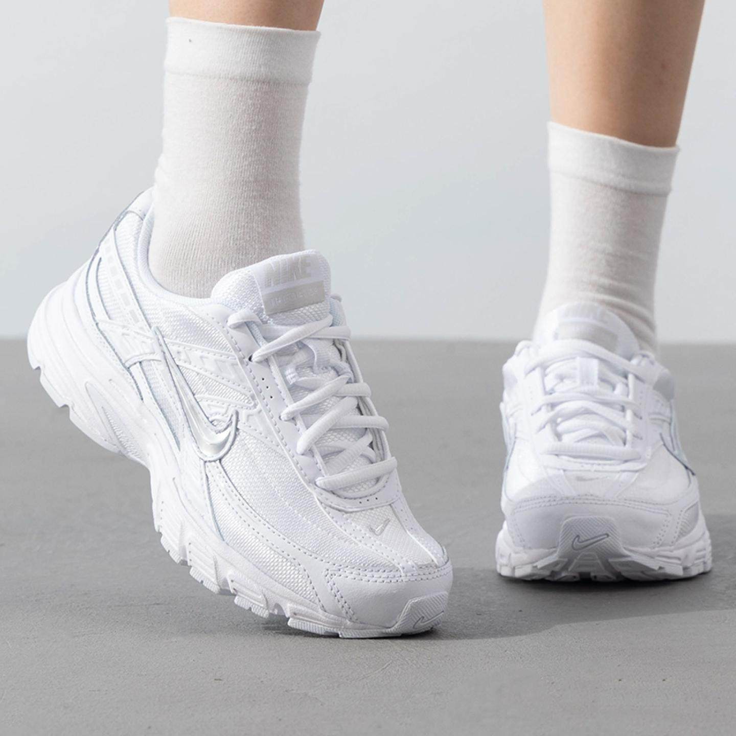 耐克新款WINFLO11女鞋运动鞋网面轻便舒适缓震跑步鞋 FZ9020-100