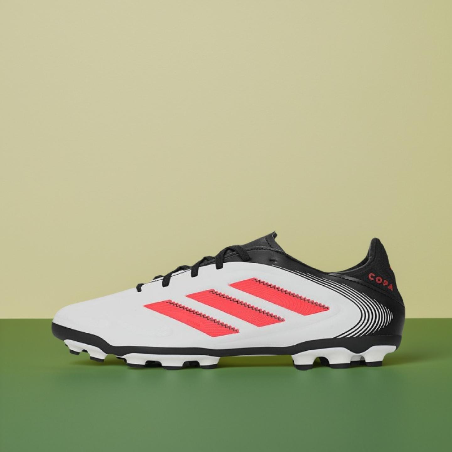 阿迪达斯2025男女足球鞋