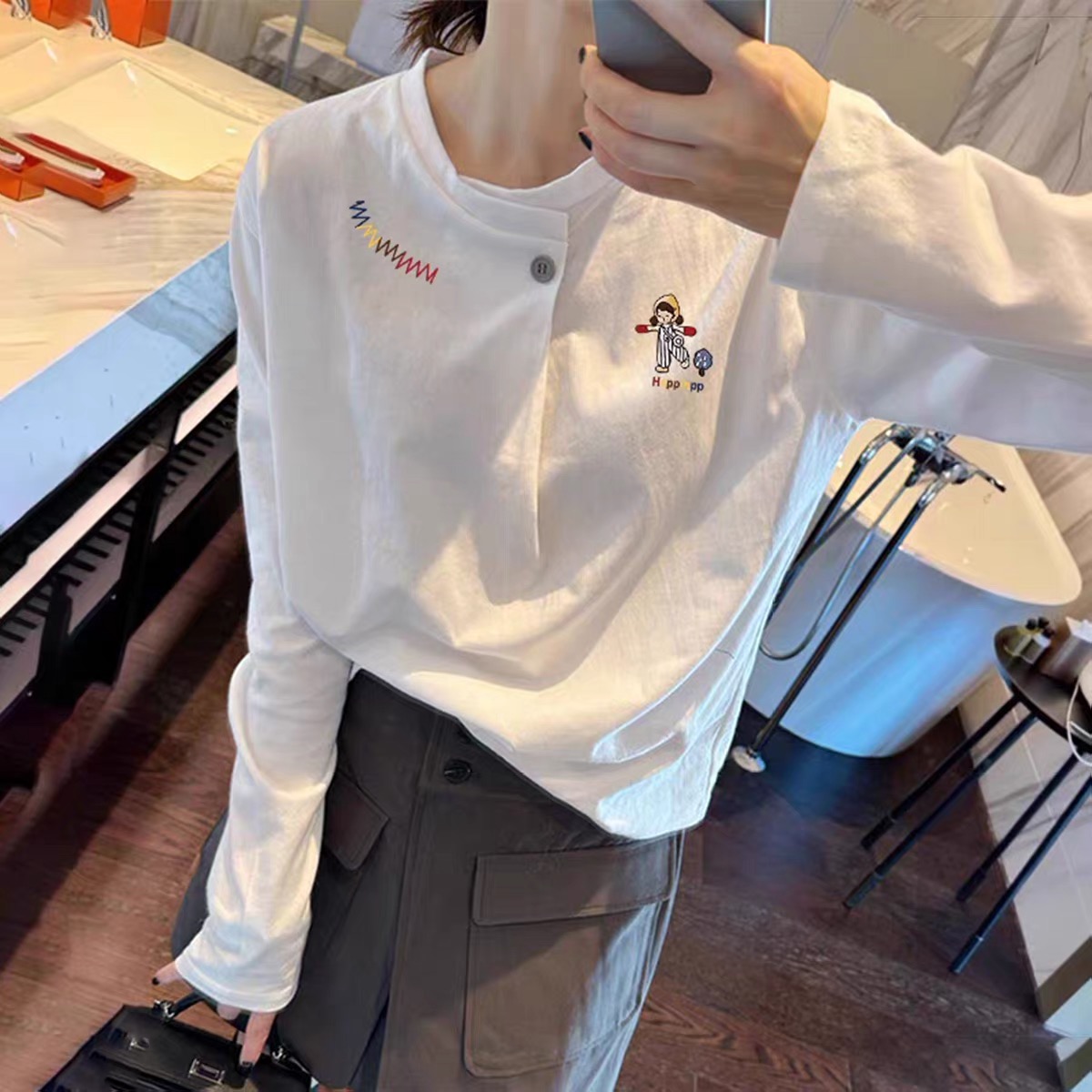 白色长袖半开领打底衫女2025早秋新款设计感一粒纽显瘦减龄款上衣