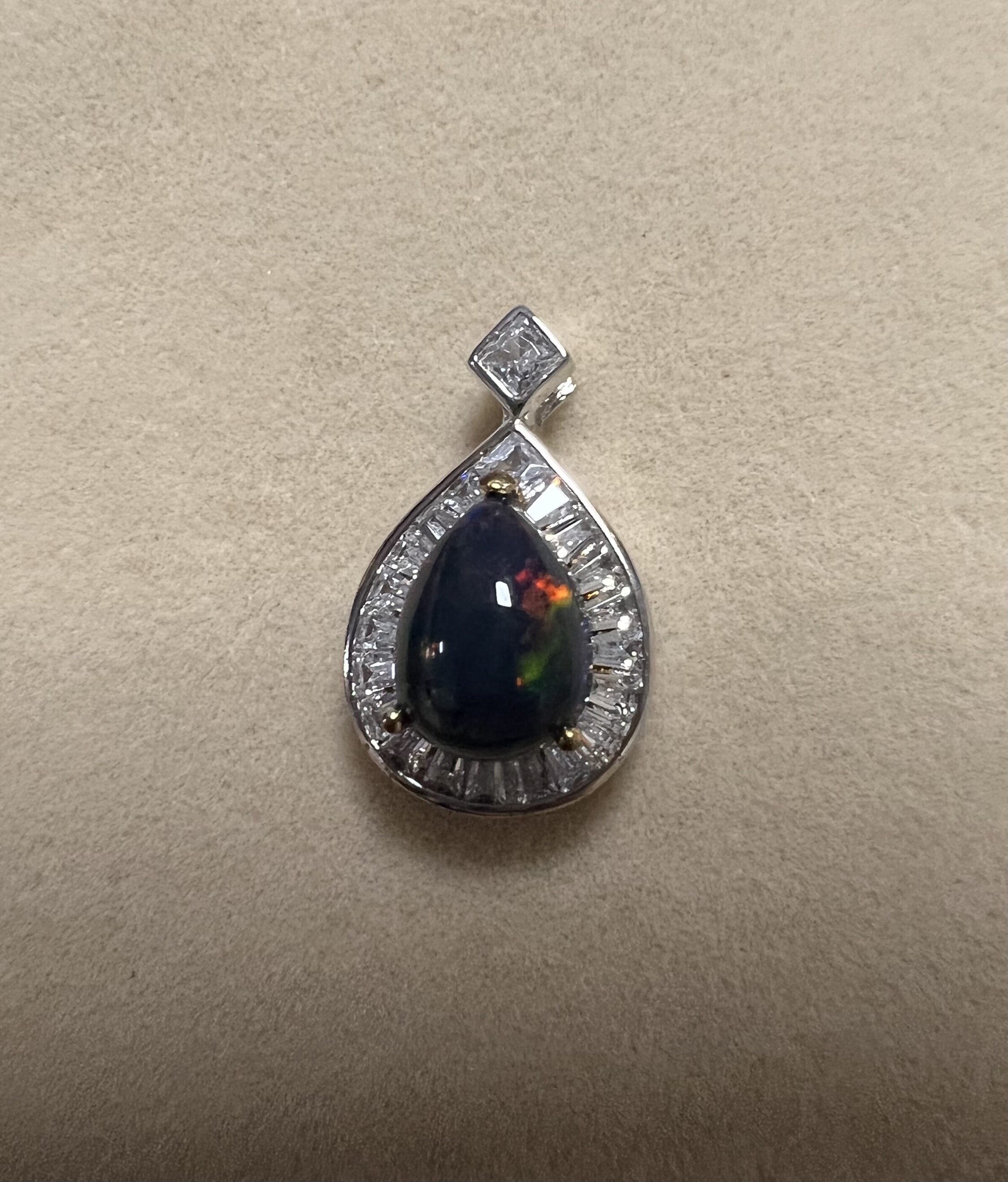 天然欧泊吊坠 黑欧珀 水滴形 厚实 火彩好 925精工镶嵌 opal
