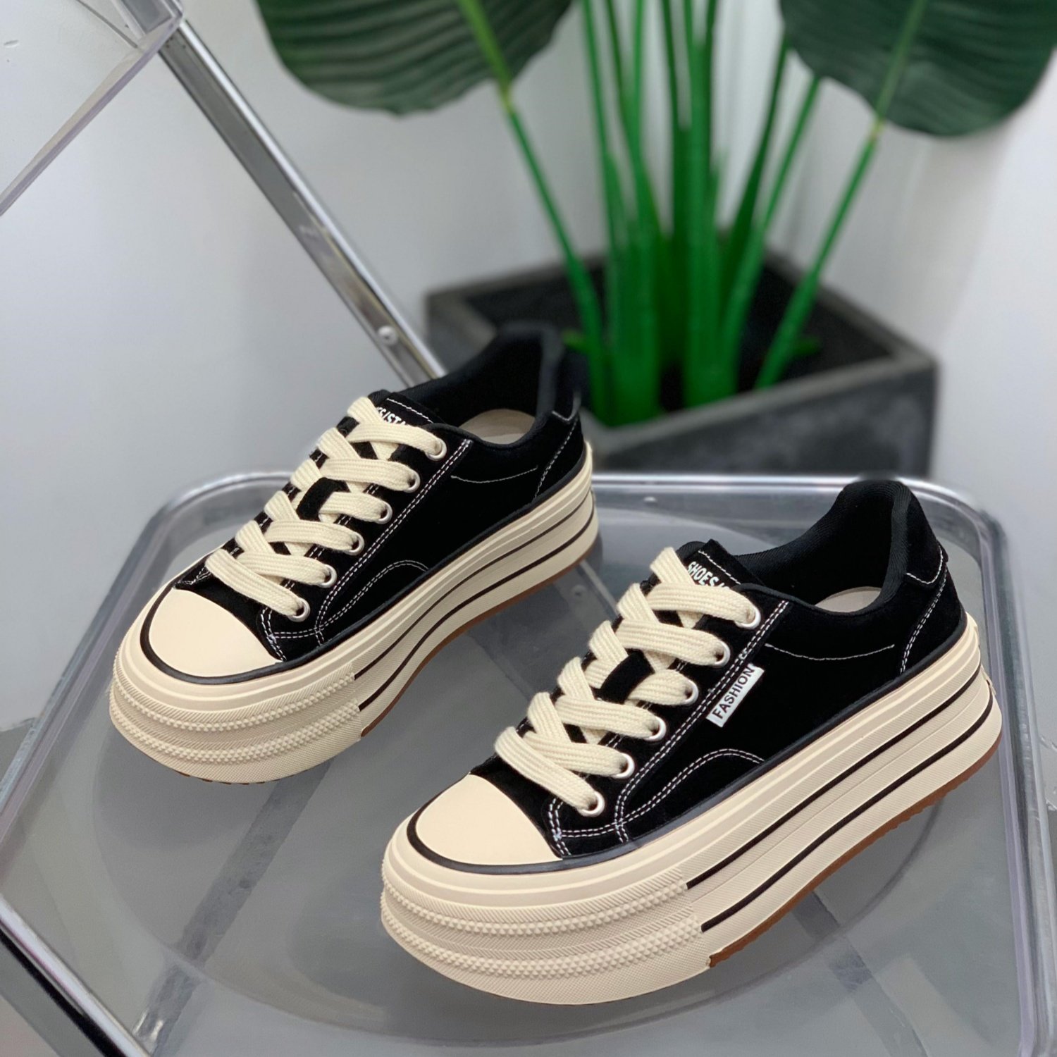 小众高级感绒面小白鞋女2025秋季新款轻便舒适不累脚休闲系带板鞋,女鞋,时尚休闲鞋,淘宝优惠券,粉丝福利购,淘宝优惠卷