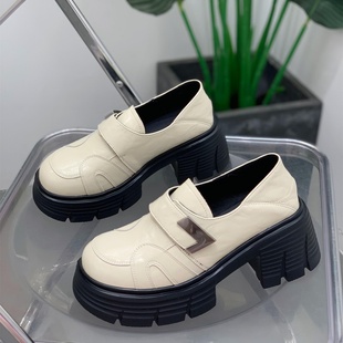 英伦风漆面圆头松糕底日系乐福鞋 女2025秋季 新款 粗跟魔术贴小皮鞋