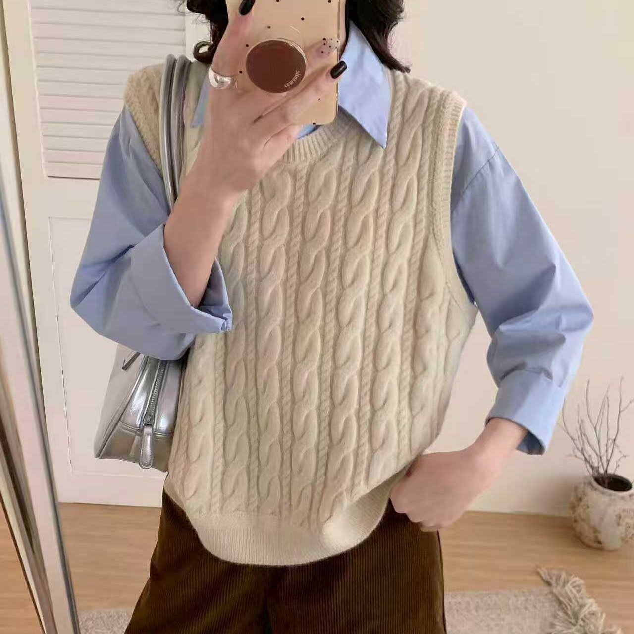 学院风软糯麻花毛衣马甲女春秋圆领针织背心叠穿无袖坎肩套头上衣