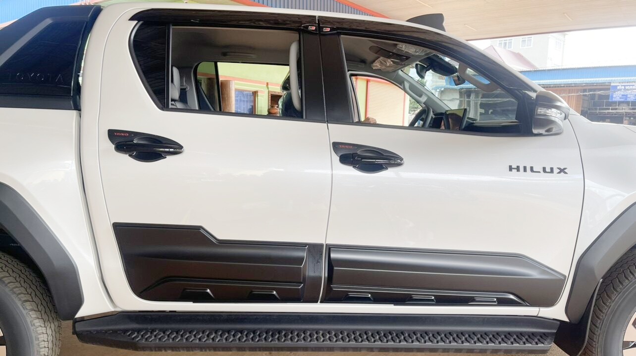 适用于2026年海拉克斯HILUX TRAVO改装车门门边护板装饰板防刮板