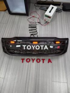 适用12-14年海拉克斯HILUX VIGO改装碳纤纹带灯中网车头前脸装饰