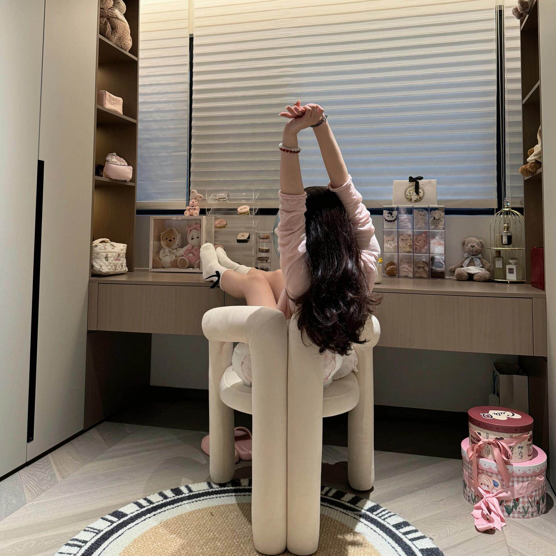家用化妆椅卧室凳子化妆台椅子专用化妆椅衣帽间靠背椅美甲椅椅子
