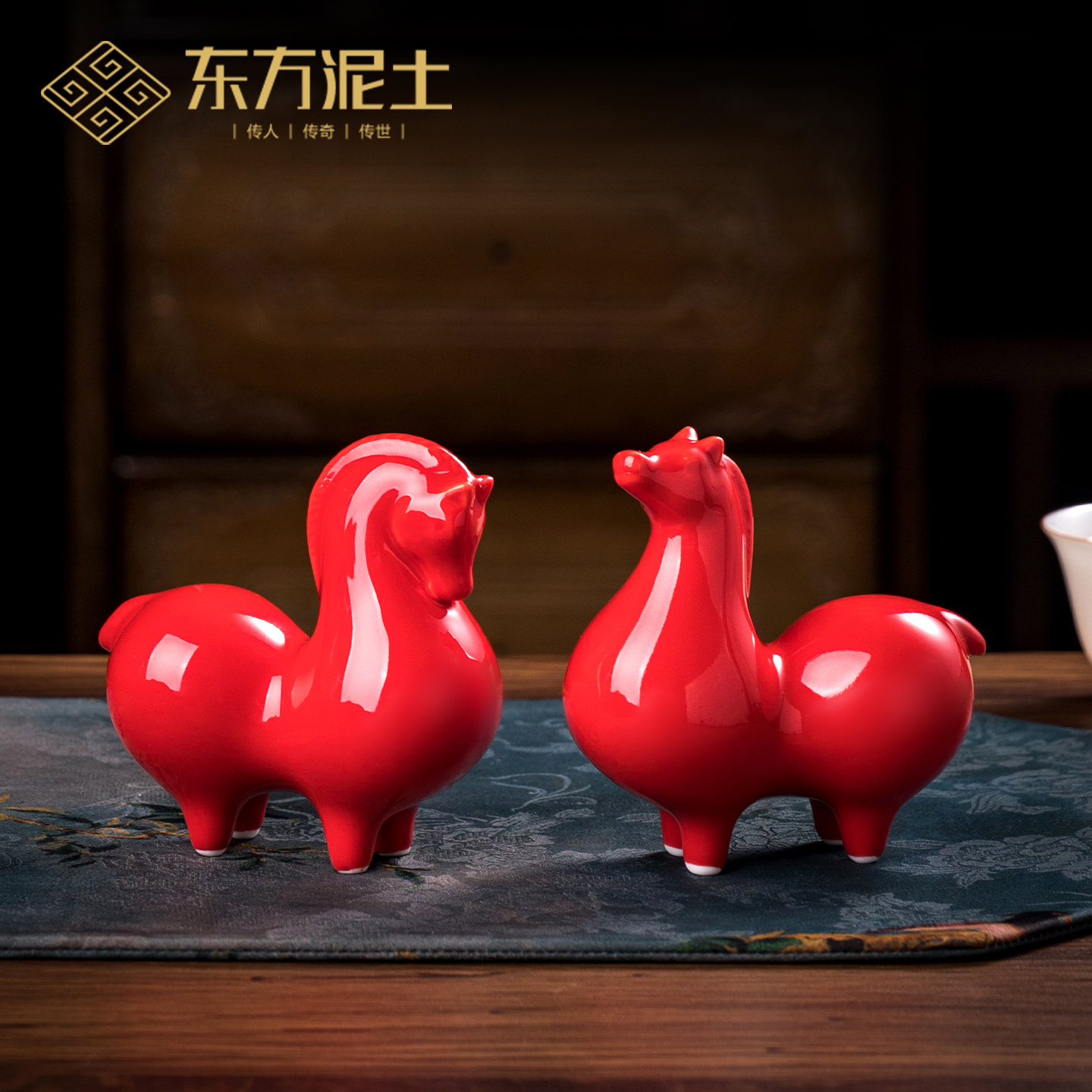 东方泥土中国红陶瓷马到成功摆件
