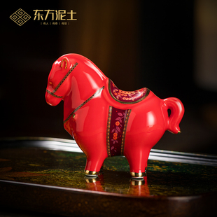 东方泥土陶瓷马上有财马摆件国潮办公室工位桌面唐马装 饰精致红色