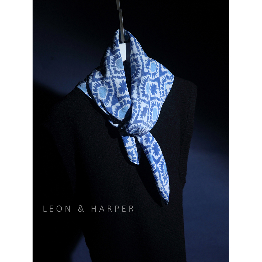 法式浪漫小众高品质铜氨丝棉蓝色民族印花60方巾丝巾领巾头巾抹胸