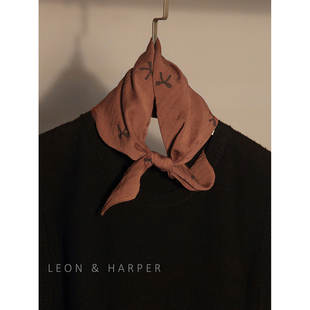 法式浪漫高品质莱赛尔天丝苎麻铁锈红蝴蝶结印花小方巾围巾领巾女