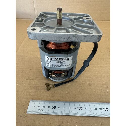 Siemens 3AY1511-3E 110V DC With surface marks from storage a