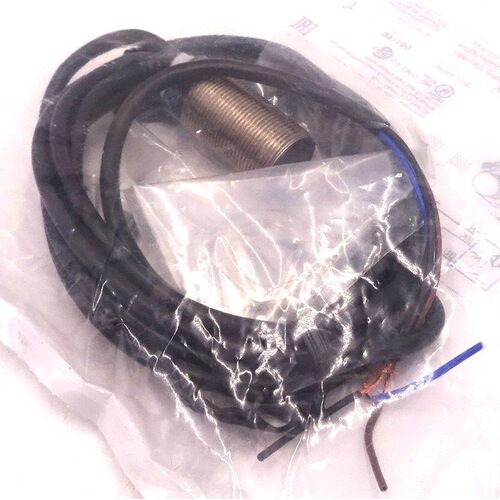Proximity Switch XS1N18PA349 Telemecanique 12-24VDC 15Nm 10m
