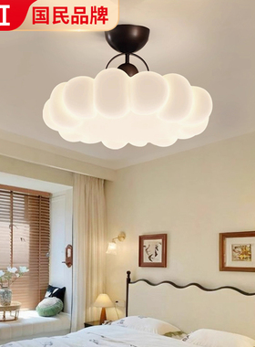 长虹法式中古风卧室吸顶灯奶油风2025新款高级云朵主卧书房间灯具