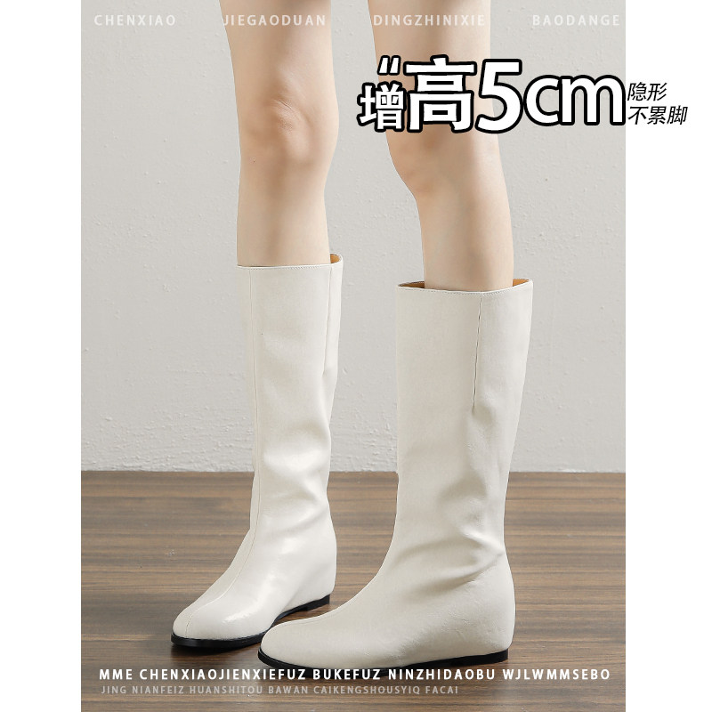 内增高5CM!不累脚米白色圆头靴子2026冬季新款小个子套筒中筒靴女