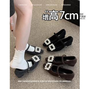 不累脚！隐形内增高7CM粗跟尖头2026春夏季水钻单鞋女灰色高跟鞋