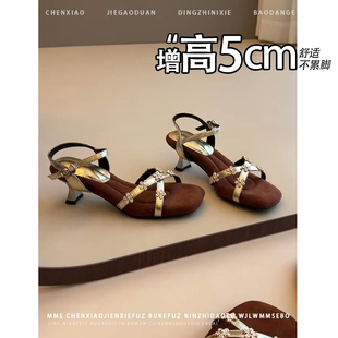 不累脚！增高5CM金色露趾舒适凉鞋女2026夏季新款小个子高跟女鞋