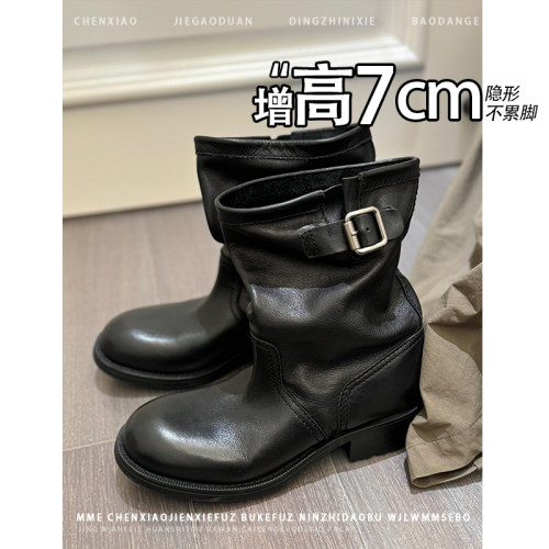 不累脚！内增高7CM黑色小个子靴子2026年冬季粗跟皮带扣短筒靴女