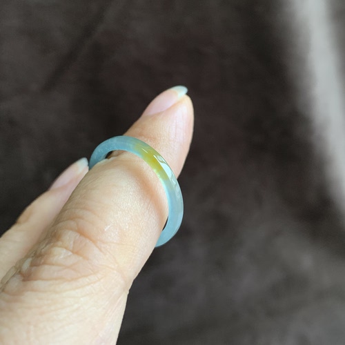 冰种黄翡蓝水双彩翡翠细戒指