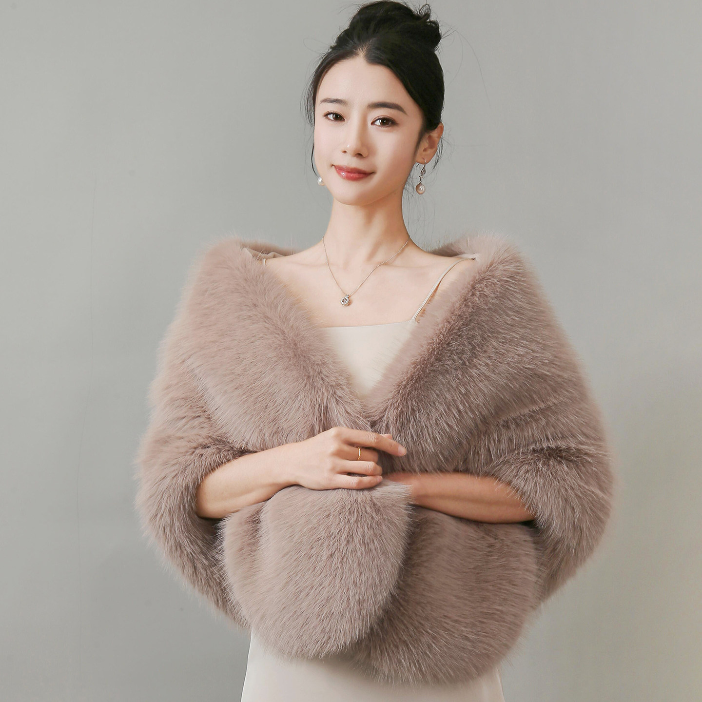 婚纱披肩女冬外搭高端狐狸毛新娘结婚敬酒秀禾服披风斗篷皮草外套