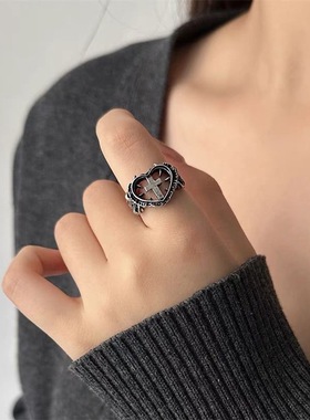 爱心十字架戒指女ins小众设计高级感轻奢冷淡风暗黑指环新款手饰