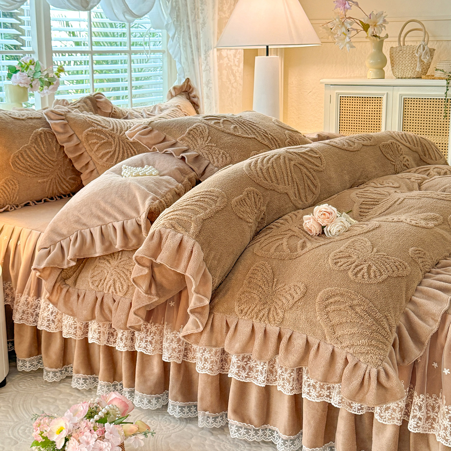 韩版雕花绒牛奶绒床裙四件套公主花边珊瑚绒双面绒被套床单冬季