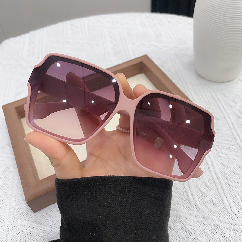 墨镜2024新款潮女gm防紫外线强光显脸小太阳镜ins街拍网红款眼镜