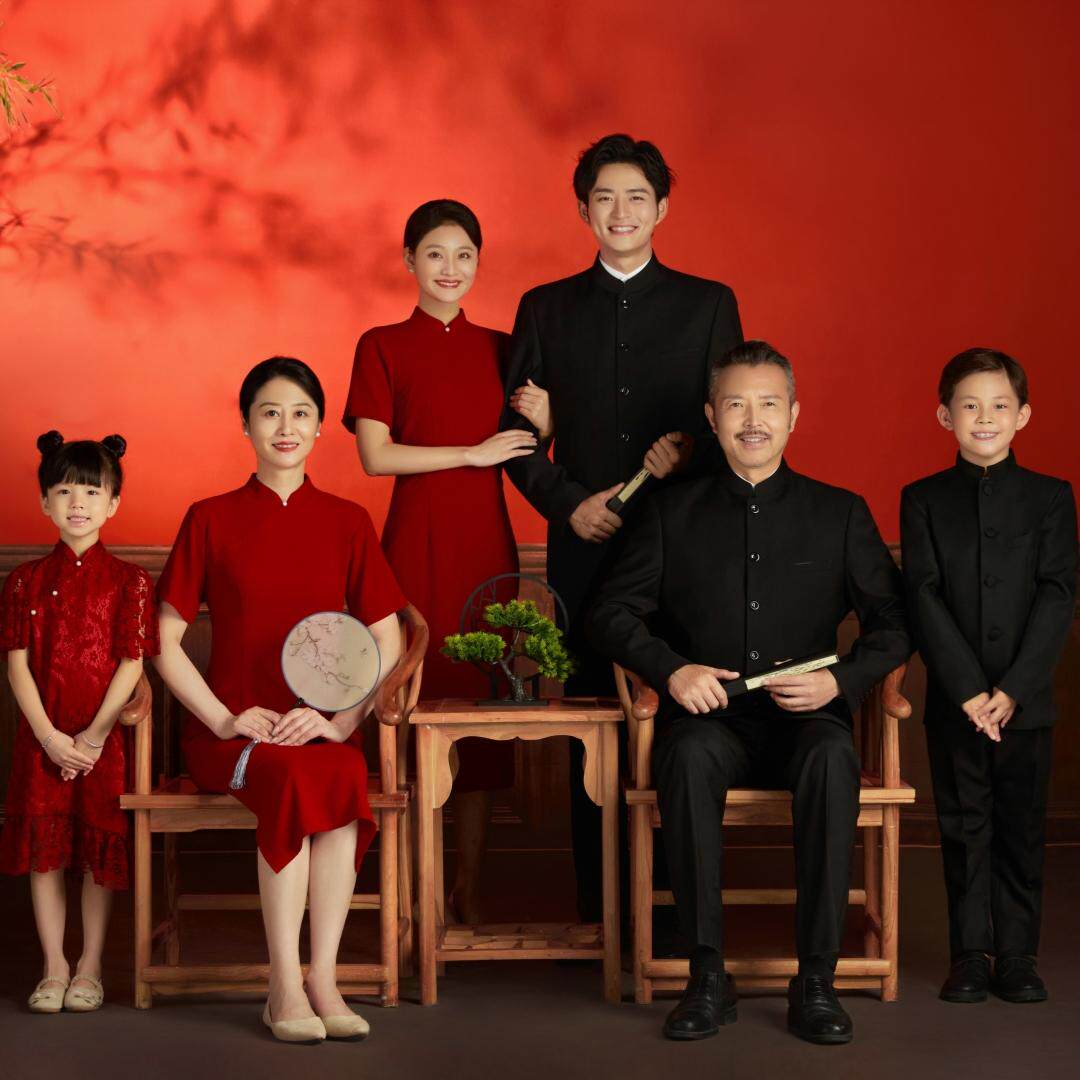 2026新款中式国风全家福影楼摄影主题服装复古温馨亲子装拍照礼服