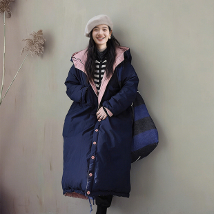 知笔墨2025冬款 超厚实粉蓝撞色两面穿连帽腰部抽绳保暖大羽绒服