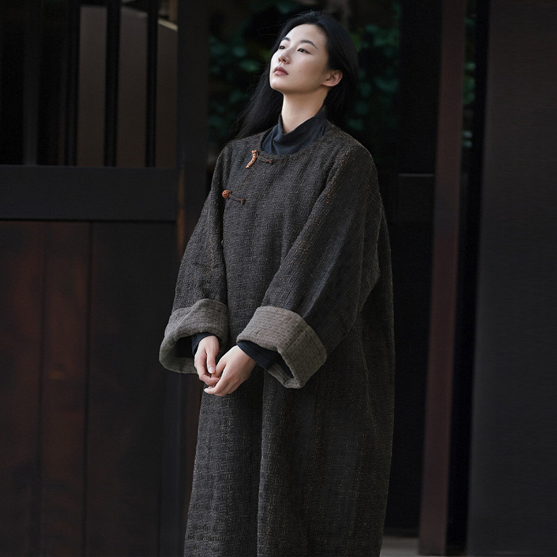知笔墨2025冬季新款新中式国风盘扣棉服女中长款宽松保暖棉衣外套