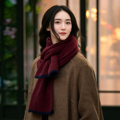 知笔墨紫红羊毛保暖围巾