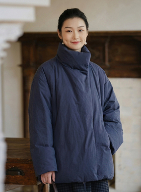 知笔墨藏青色95白鹅绒厚实保暖廓形感宽松立领羽绒外套