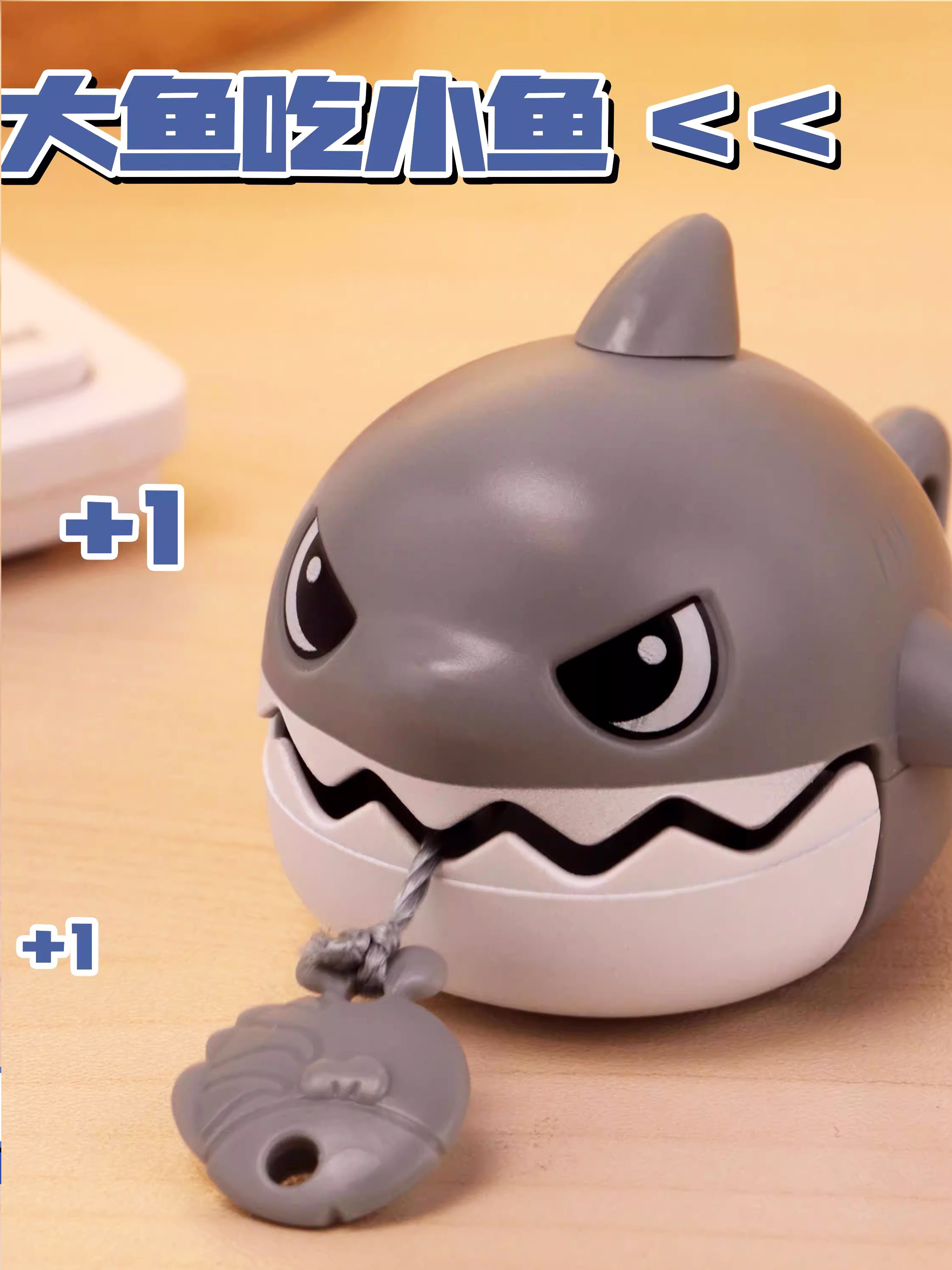 당김 끈 치아 상어 펜던트는 끈 작은 상어 감압 유물 큰 물고기가 작은 물고기를 먹는다 크리 에이 티브 키 체인 장난감을 당길 수 있습니다