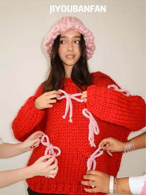 HOPE MACAULAY | JYBF DESIGNER红色粗蝴蝶结针织衫圣诞节日氛围